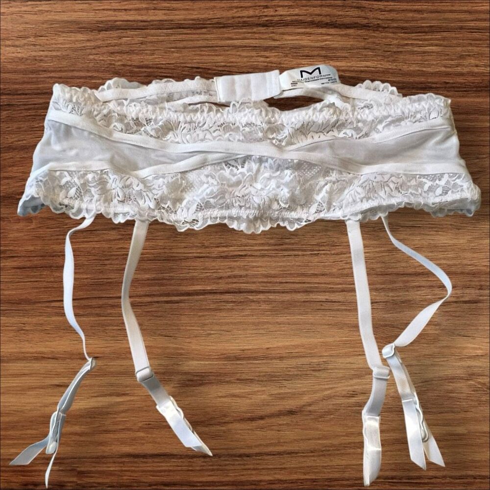 Maidenform Red Lace Garter Belt Adjustable Stocking Straps Size M